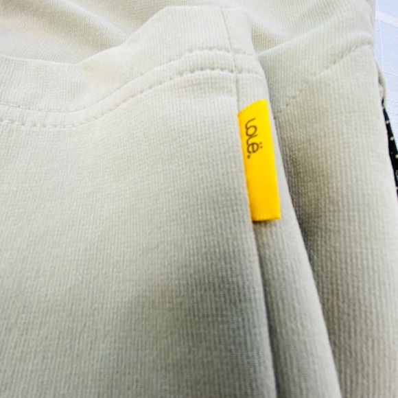 Lolë Explore Hiking Capri Pants Moisture Wicking Antibacterial Beige Size 6 NWT - Picture 9 of 10